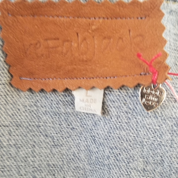 Distressed denim jacket with red converse patch - Picture 8 of 8